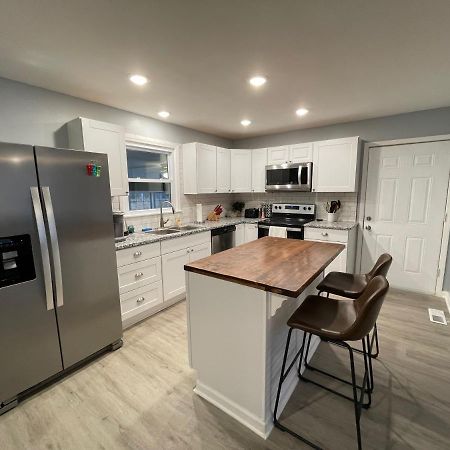 Remodeled Cottage With Sunroom مانشستر المظهر الخارجي الصورة