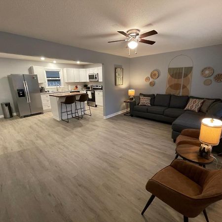 Remodeled Cottage With Sunroom مانشستر المظهر الخارجي الصورة