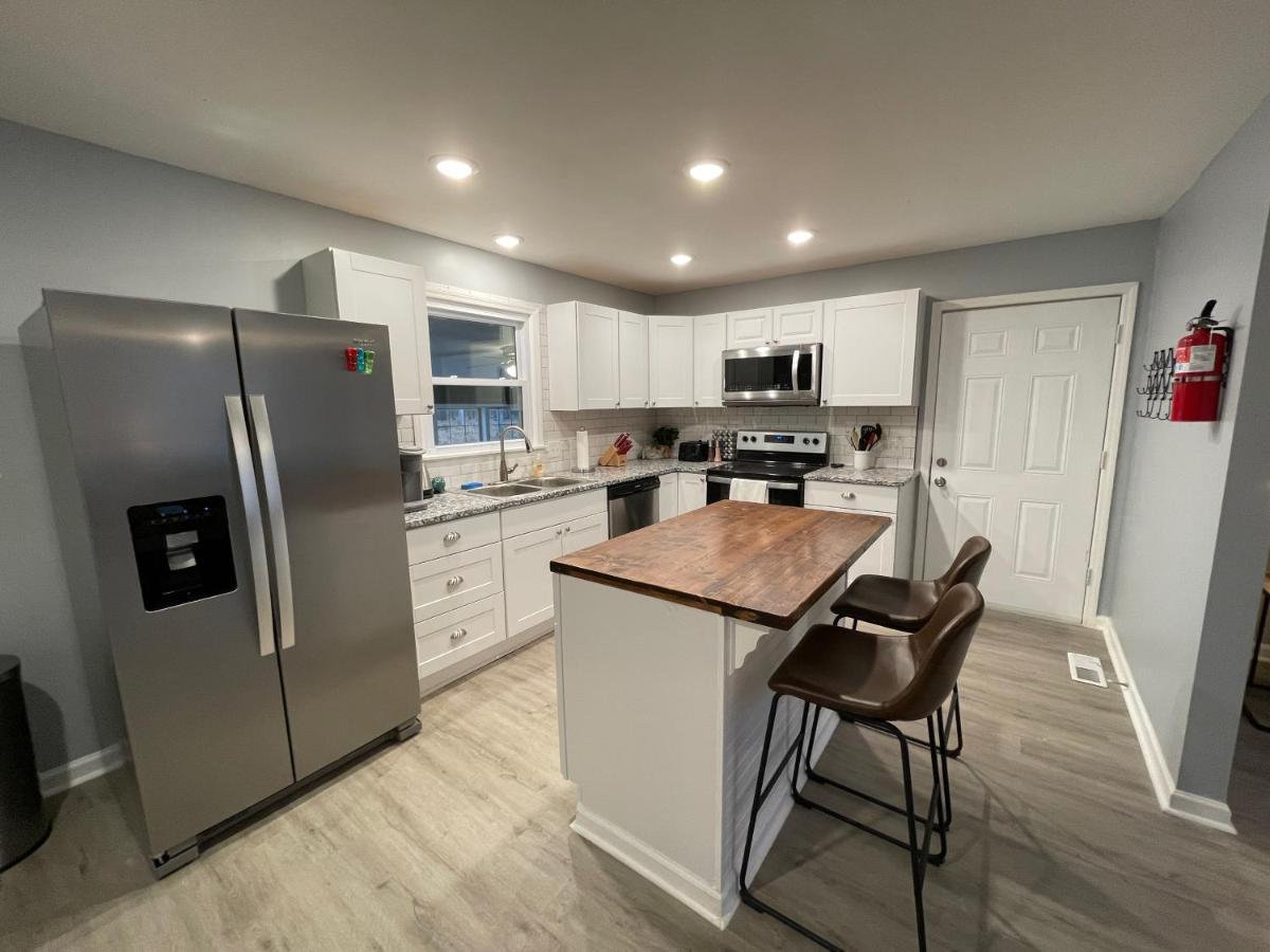 Remodeled Cottage With Sunroom مانشستر المظهر الخارجي الصورة