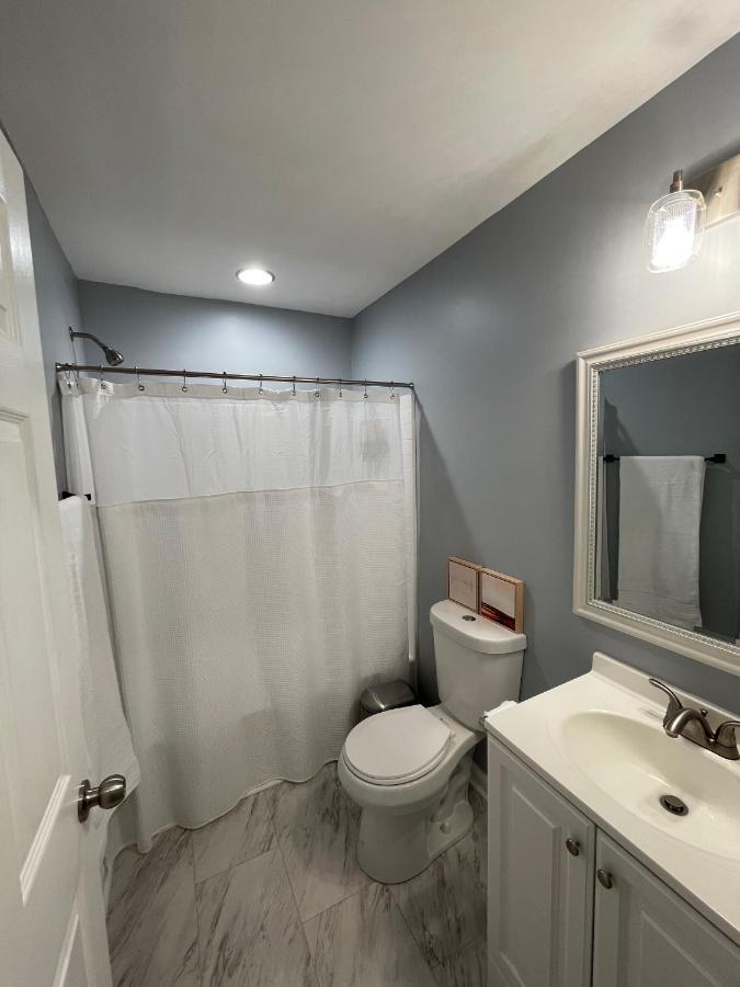 Remodeled Cottage With Sunroom مانشستر المظهر الخارجي الصورة