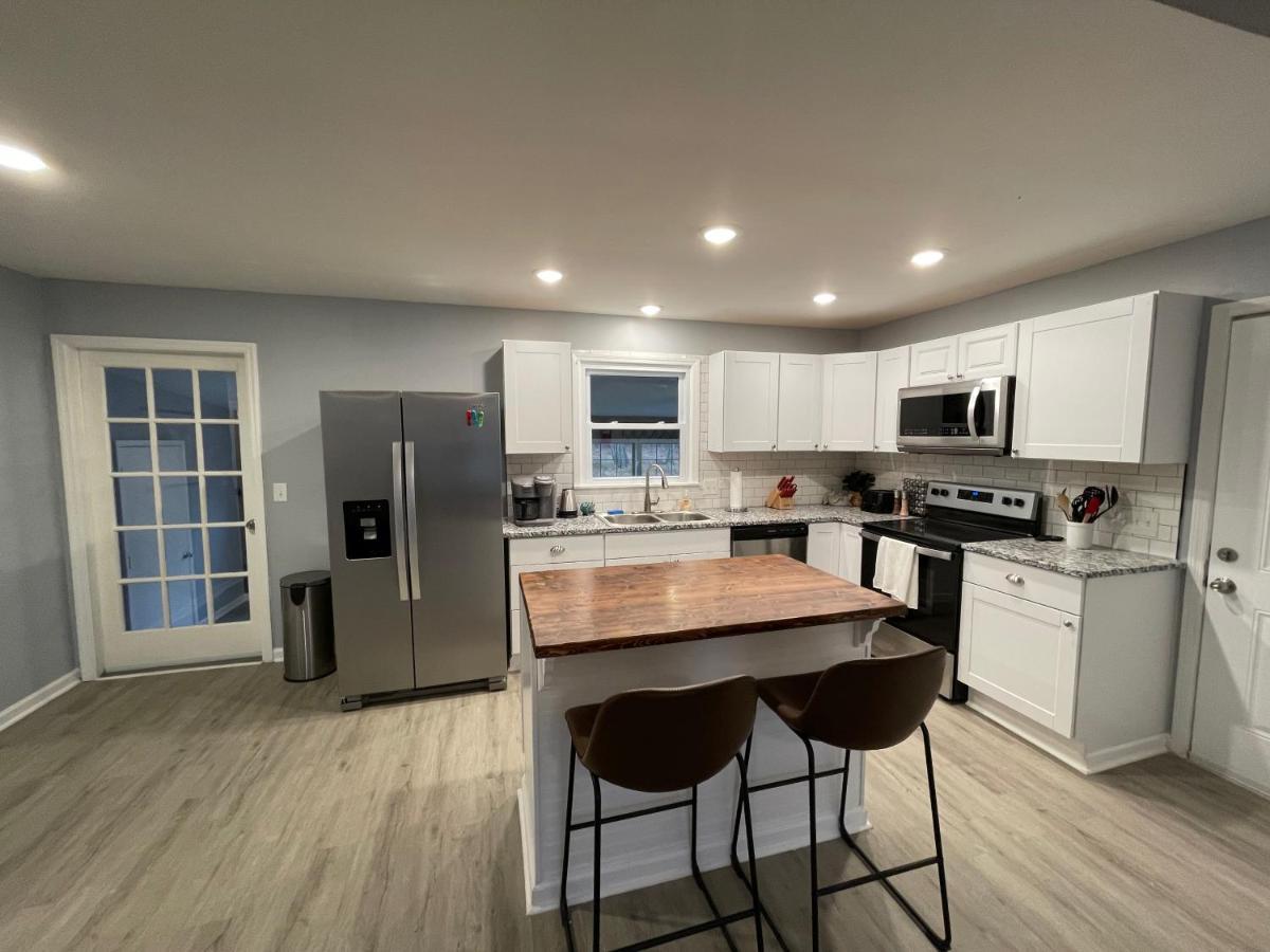 Remodeled Cottage With Sunroom مانشستر المظهر الخارجي الصورة