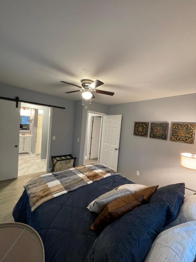 Remodeled Cottage With Sunroom مانشستر المظهر الخارجي الصورة