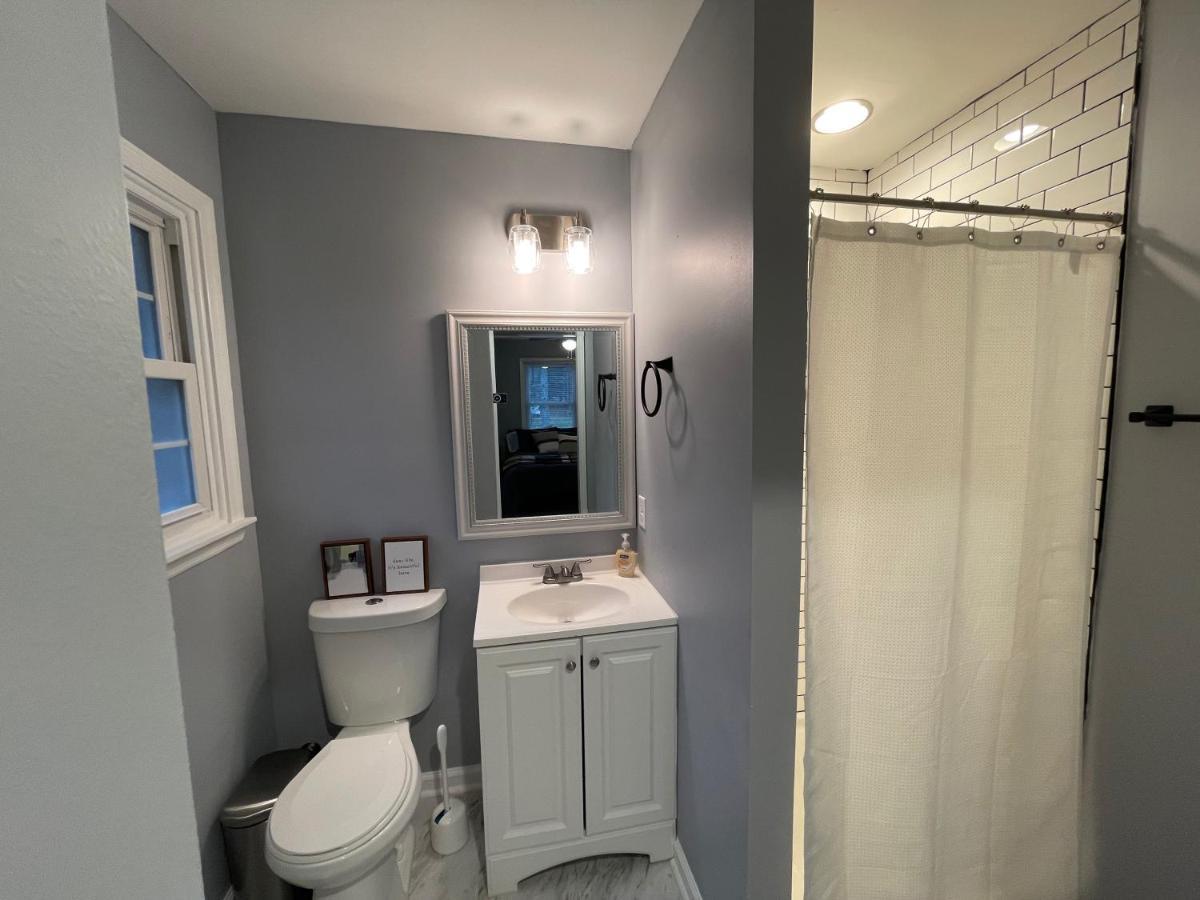 Remodeled Cottage With Sunroom مانشستر المظهر الخارجي الصورة